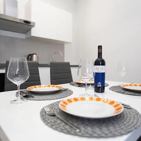 Triple A Lejlighed Split