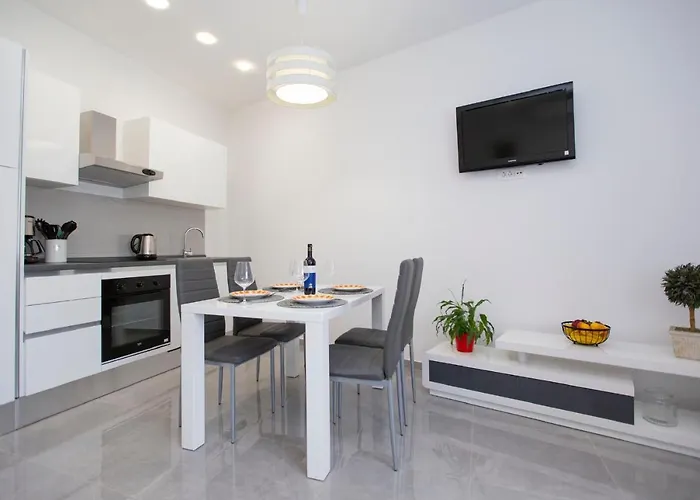 Triple A Lejlighed Split