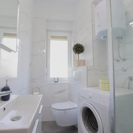 Triple A スプリト